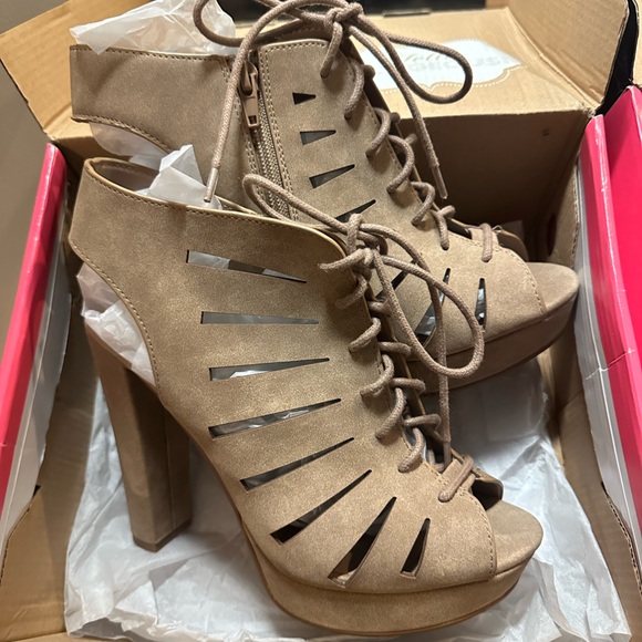 Charolette Russe Heels x2 - Picture 2 of 4